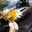 Jakimi kwiatami przyozdobić samochód weselny?